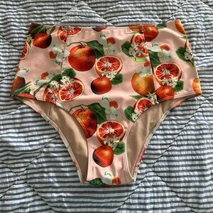 Kortni Jeane Medium Cut High Bottoms Grapefruit GUC